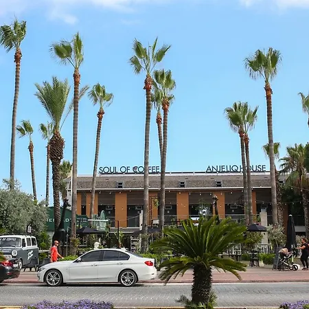 Hotell Anjeliq House 3*